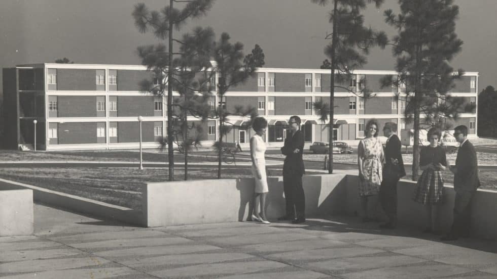 Students with Cumberland Hall in the background