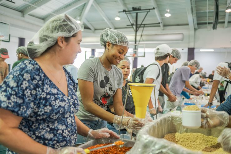 Students Pack Meals for Rise Against Hunger