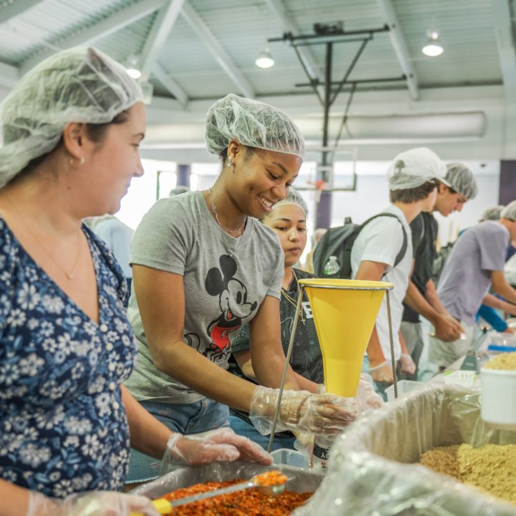 Students Pack Meals for Rise Against Hunger