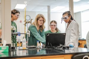 Dr. Stephanie Hooper Marosek works with Chemistry Students